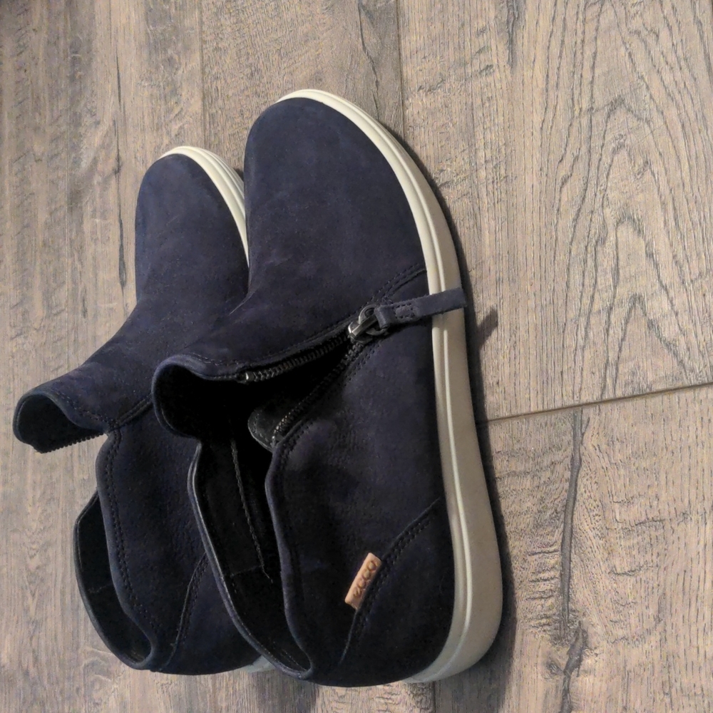 Ecco Soft 7 Low Cut Zip Sneaker